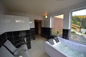 Фото номера Коттедж с 6 спальнями Дома для отпуска Solna Chata-Grota solna, Sauna, Basen г. Райча 45
