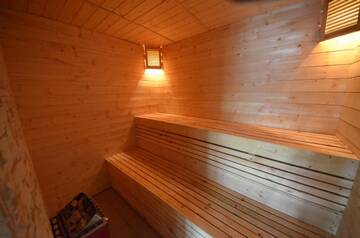 Фото номера Коттедж с 6 спальнями Дома для отпуска Solna Chata-Grota solna, Sauna, Basen г. Райча 20